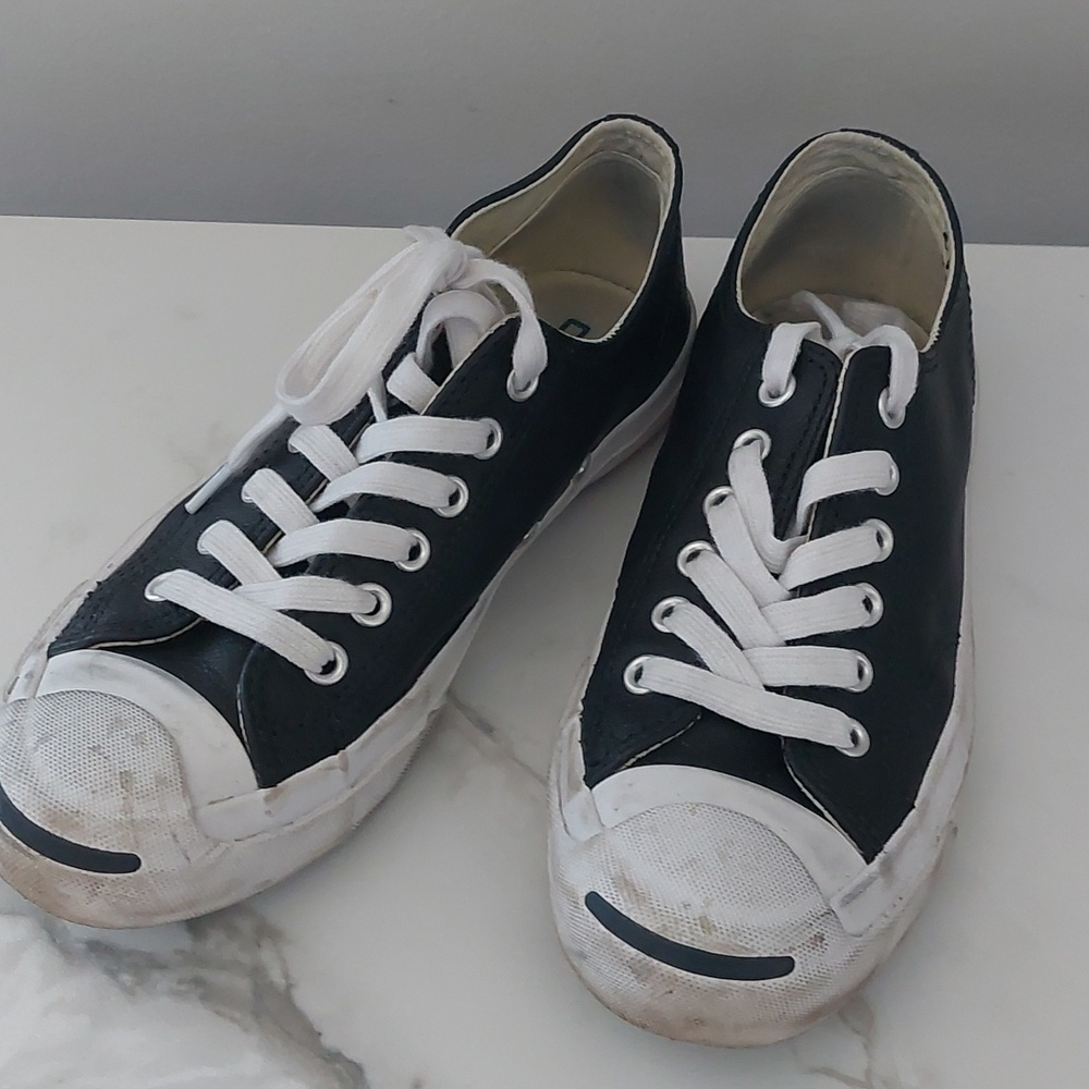 Converse leather low top sneakers black